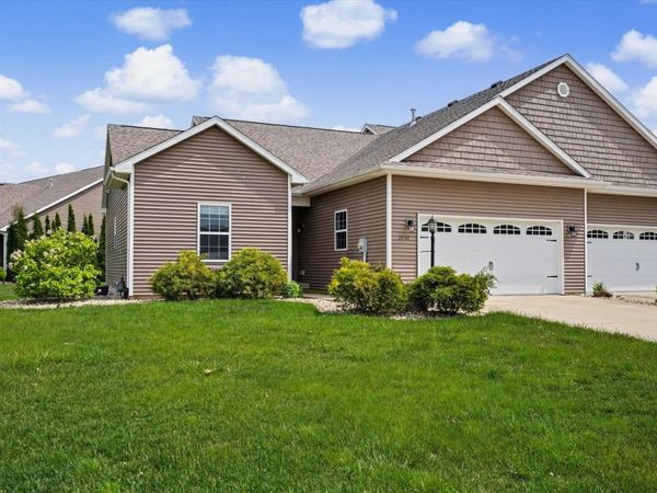 2202 S Cyprus Point, Urbana, IL 61802