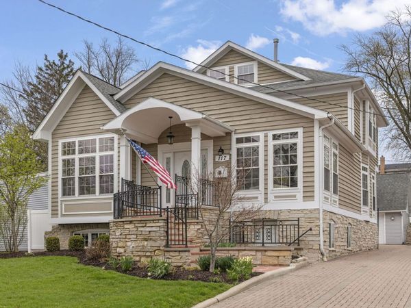117 N Park Boulevard , Glen Ellyn, IL 60137