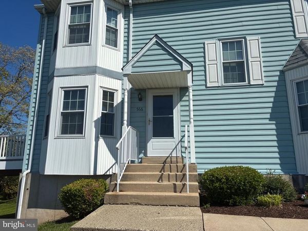 566 APPLEWOOD COURT , UPPER CHICHESTER, PA 19014