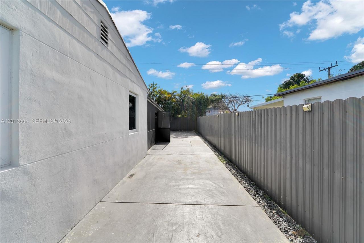 9425 NW 36th Ave , Miami, FL 33147 Photo