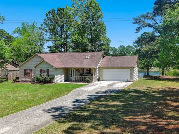 2328 N Lakeview Drive, Newport, NC 28570
