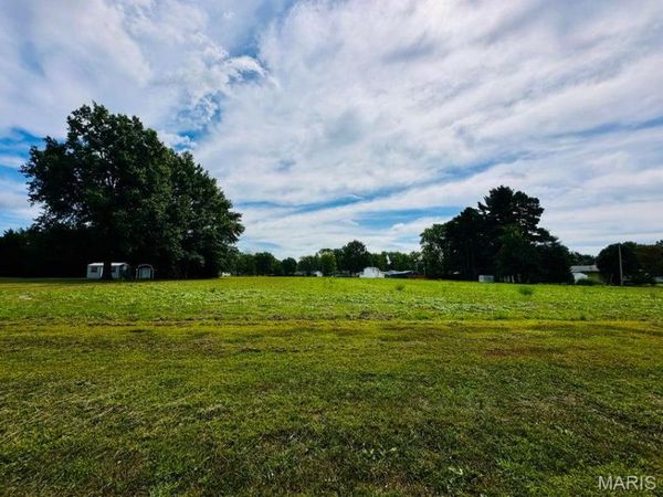 5 Shire Drive , Wellsville, MO 63384