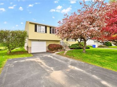 17 Fox Hollow Drive, Hamlin, NY 14464