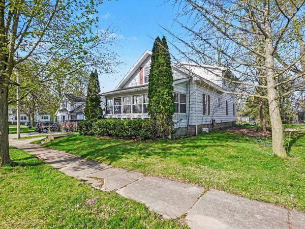 215 N Division Avenue, Fremont, MI 49412