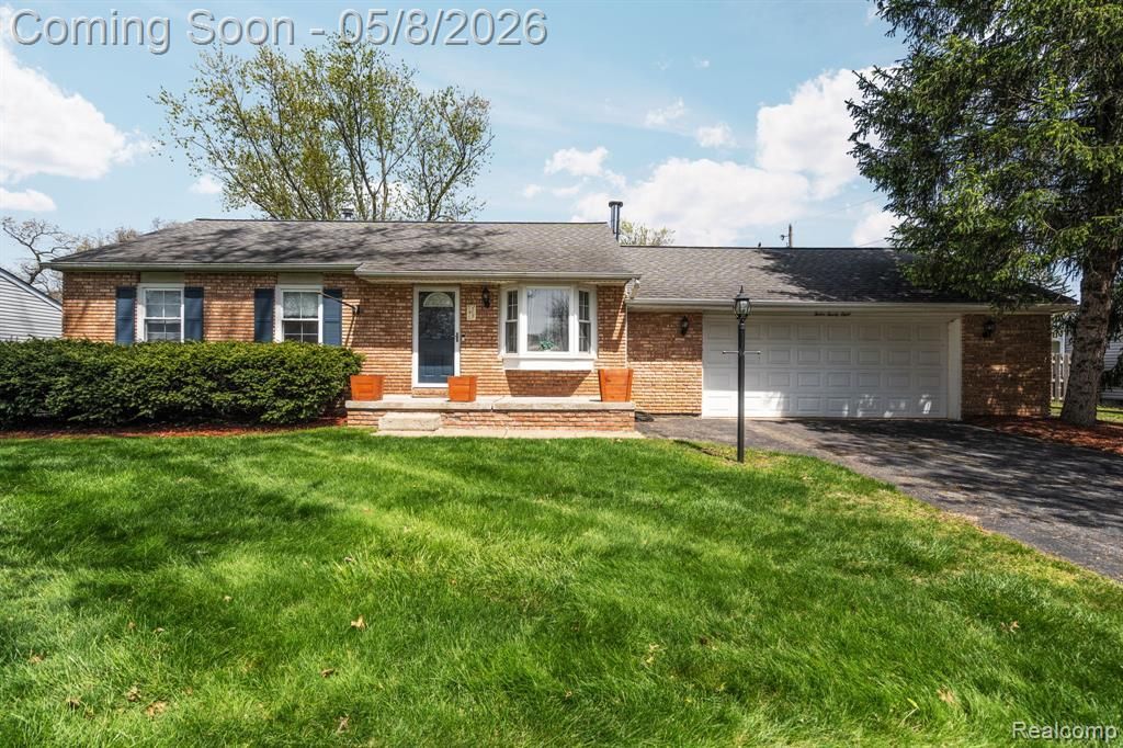 1228 Amarillo Street, Wolverine Lake Vlg, MI 48390 Main Photo