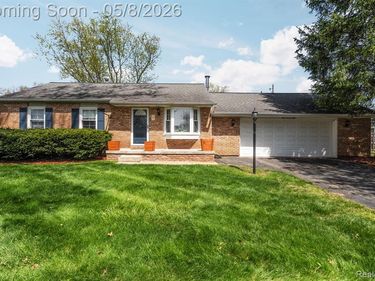 1228 Amarillo Street, Wolverine Lake Vlg, MI 48390