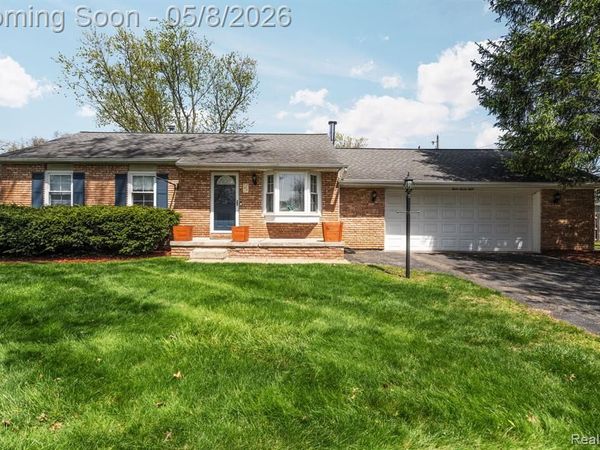 1228 Amarillo Street, Wolverine Lake Vlg, MI 48390