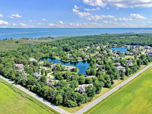 HUNTINGTON WAY STREET, Suamico, WI 54173