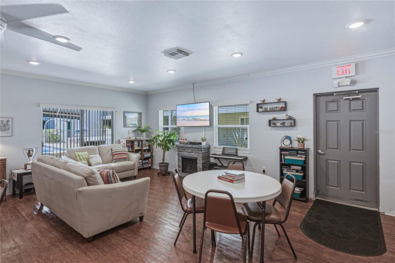 801 83rd Avenue N, Unit 108, Saint Petersburg, FL 33702 Photo