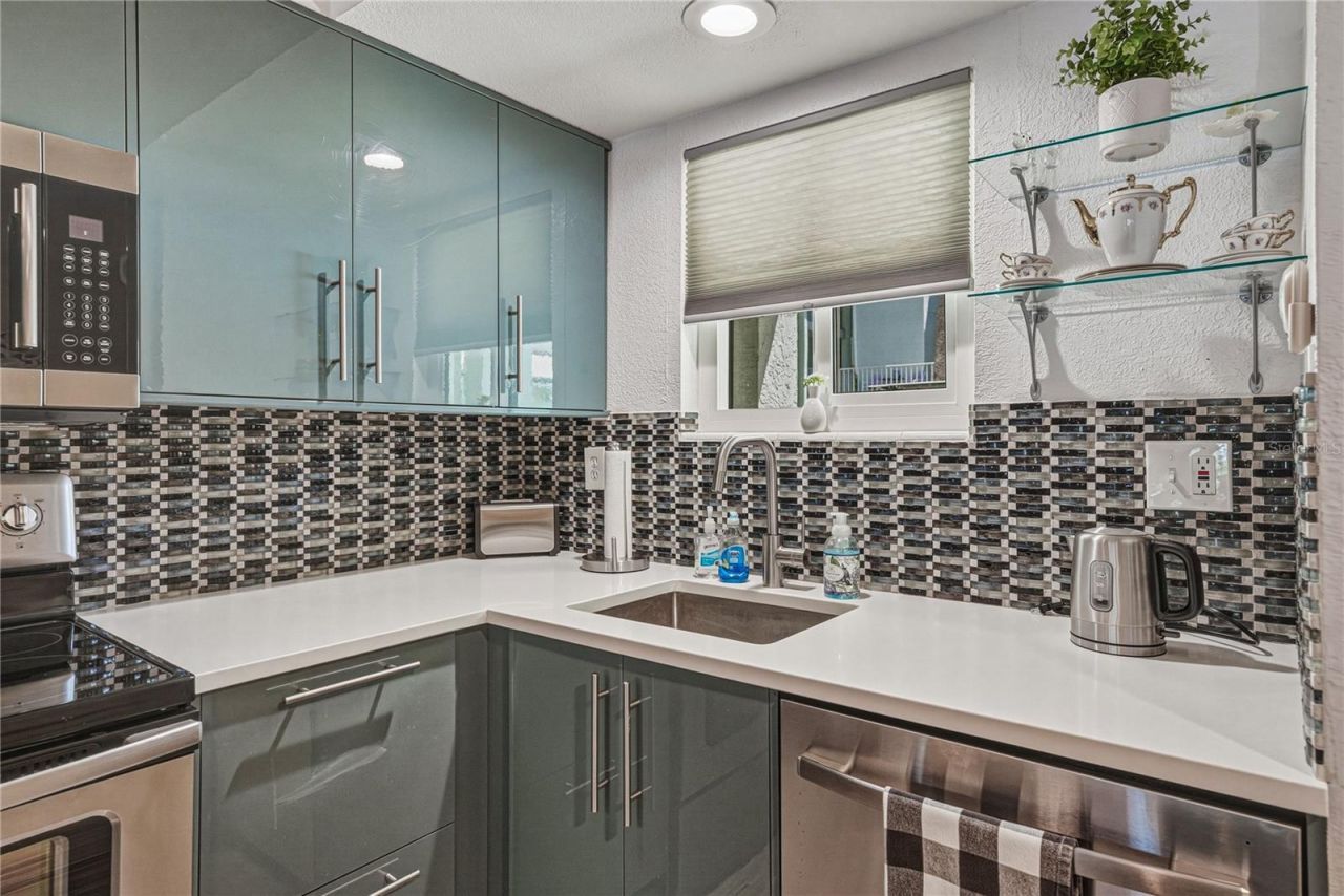 801 83rd Avenue N, Unit 108, Saint Petersburg, FL 33702 Photo