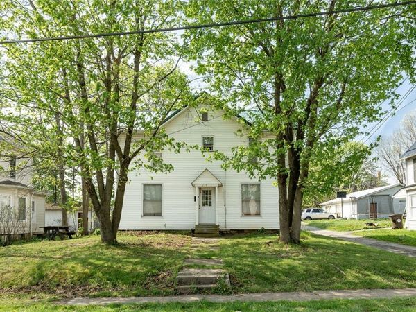 220 Jackson St , Grove City, PA 16127