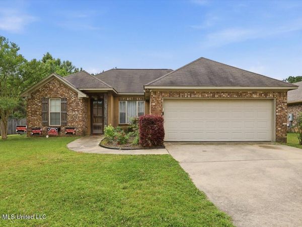 206 Barrington Cove, Florence, MS 39073