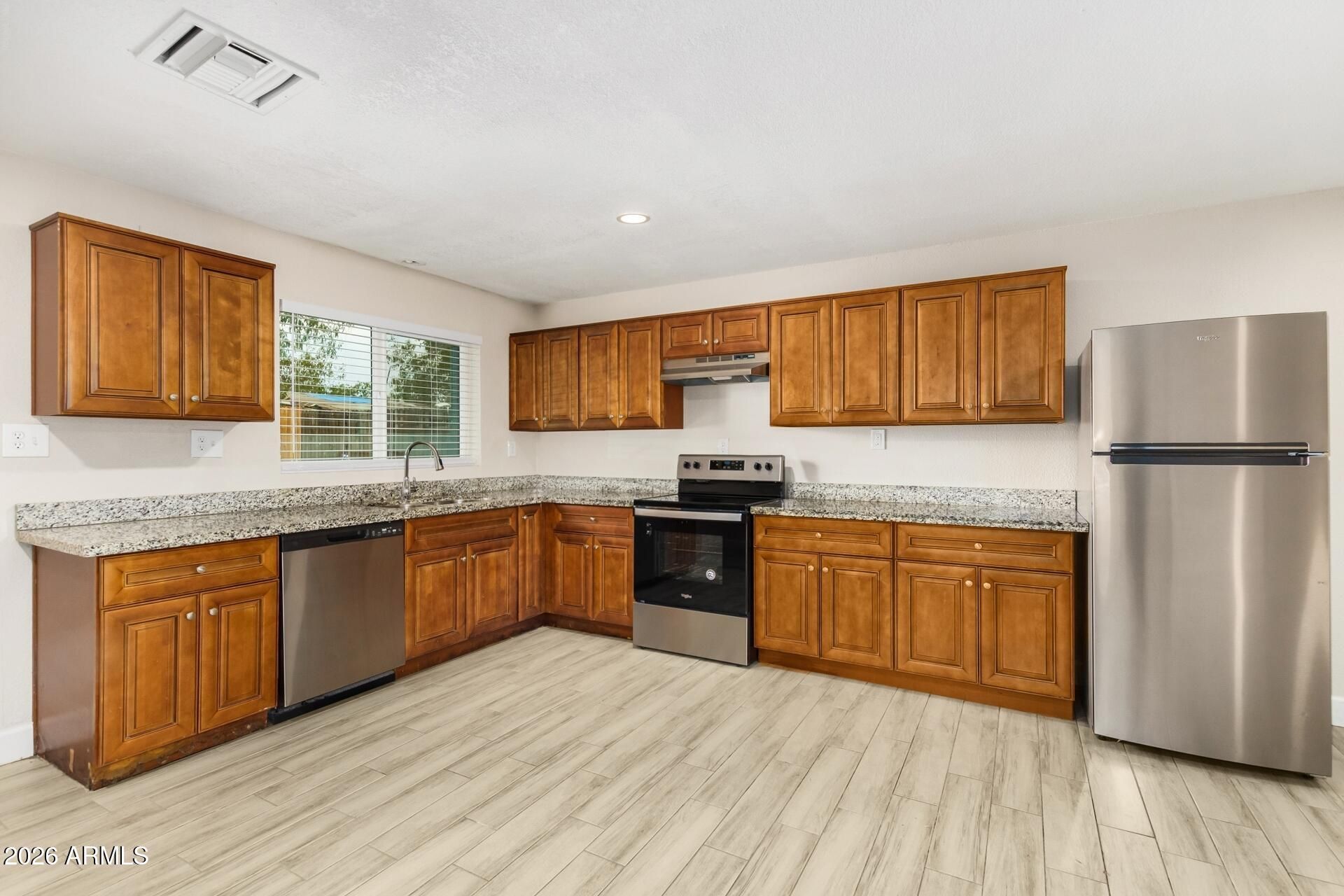 115 N 33rd Avenue, Phoenix, AZ 85009 Main Photo