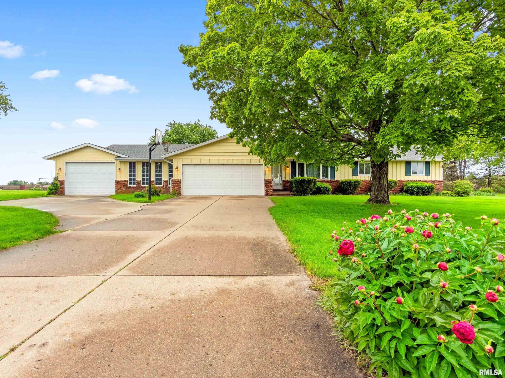 2049 S 4th Avenue, Morton, IL 61550 Main Photo