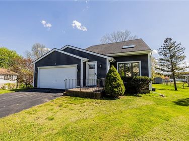 8 Chiswick Drive, Churchville, NY 14428