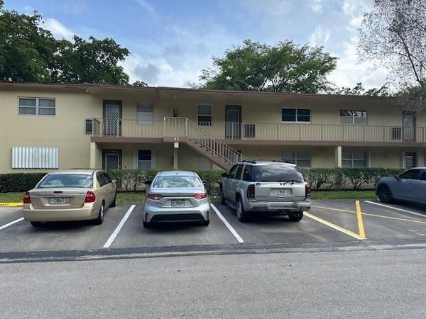 7680 NW 1st Street, Unit 102, Margate, FL 33063