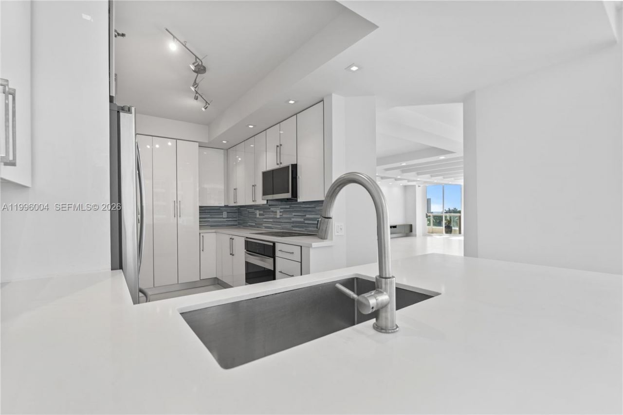 21150 Point Pl , Unit 701, Aventura, FL 33180 Photo