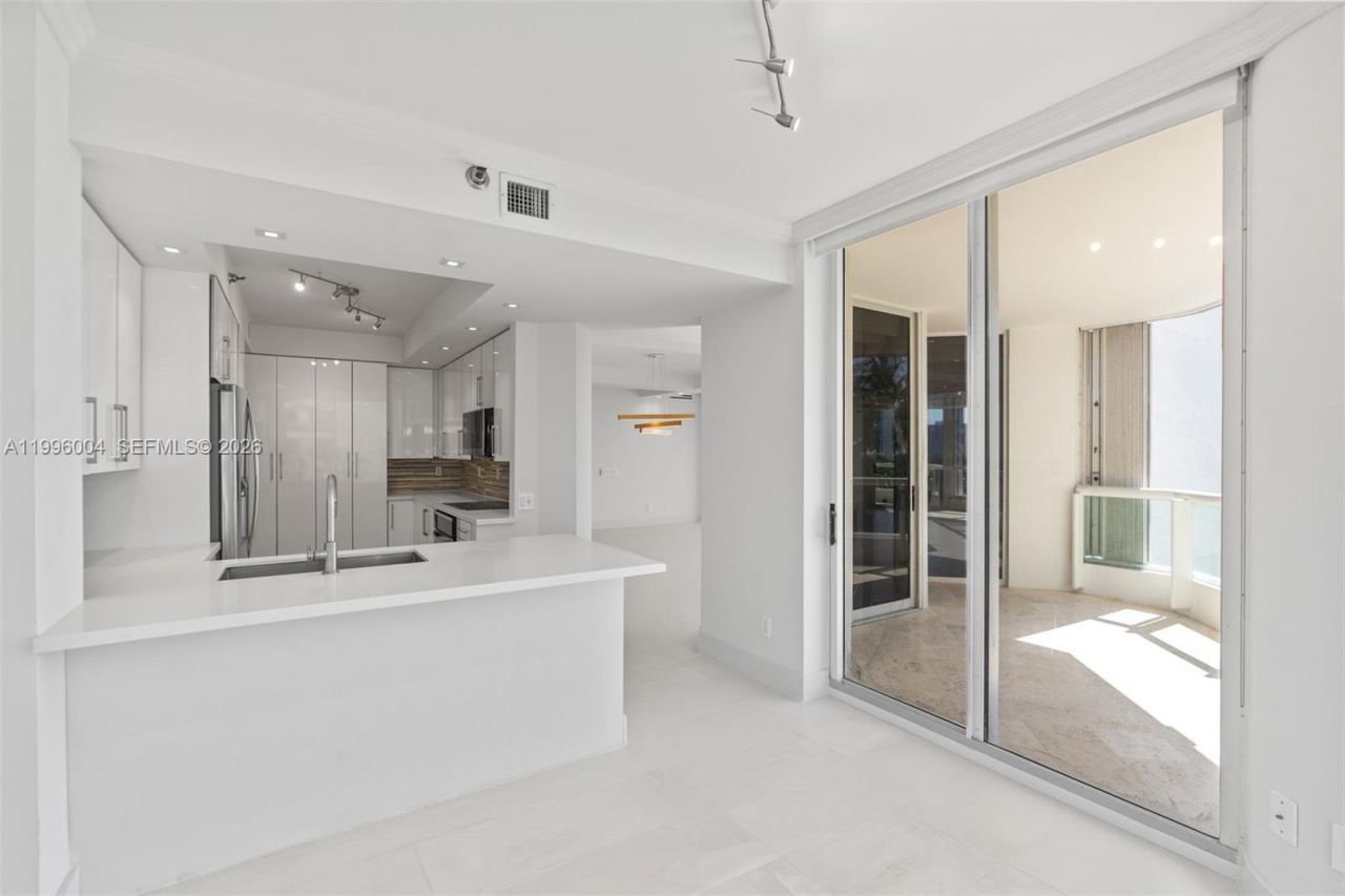 21150 Point Pl , Unit 701, Aventura, FL 33180 Photo