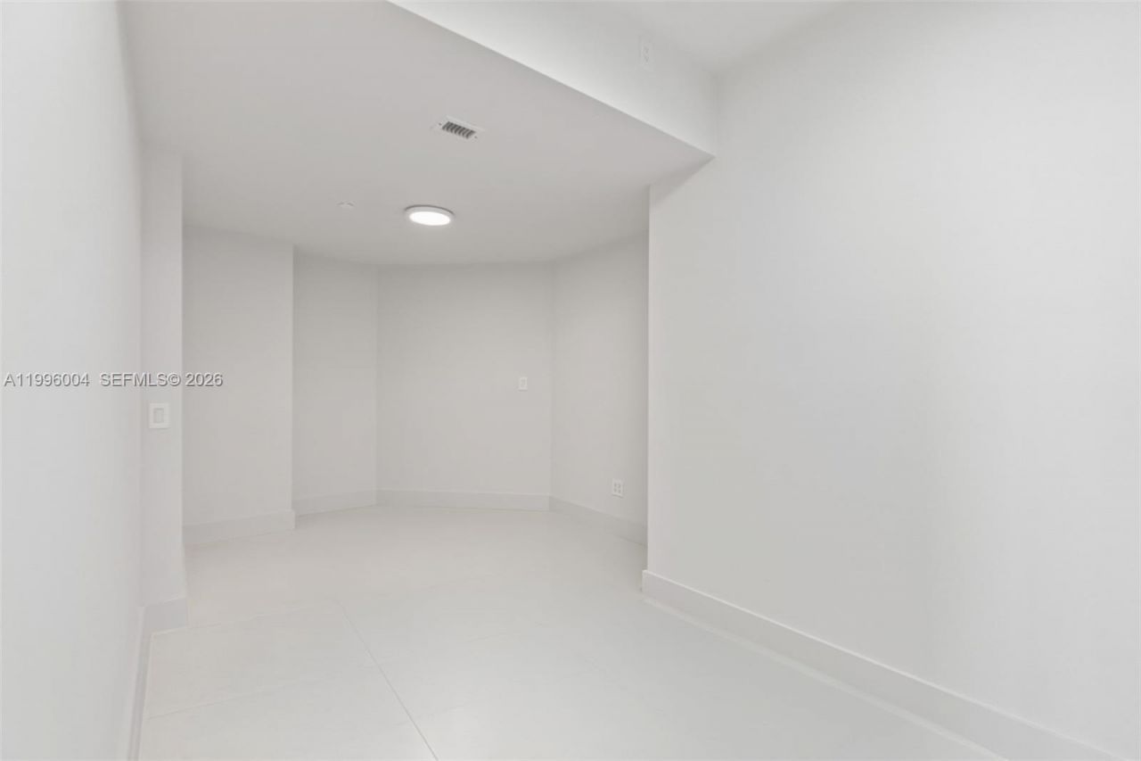 21150 Point Pl , Unit 701, Aventura, FL 33180 Photo