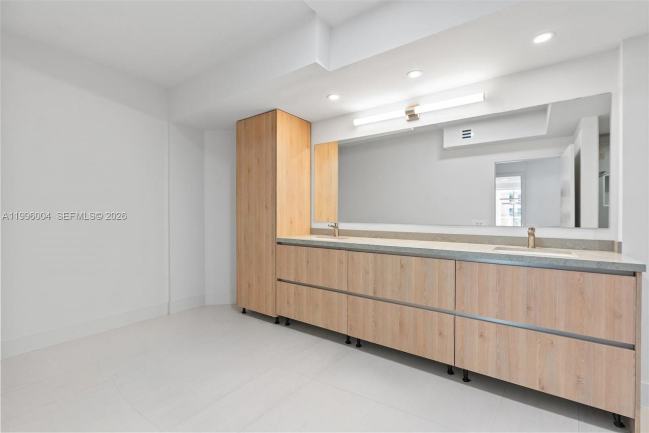 21150 Point Pl , Unit 701, Aventura, FL 33180 Photo