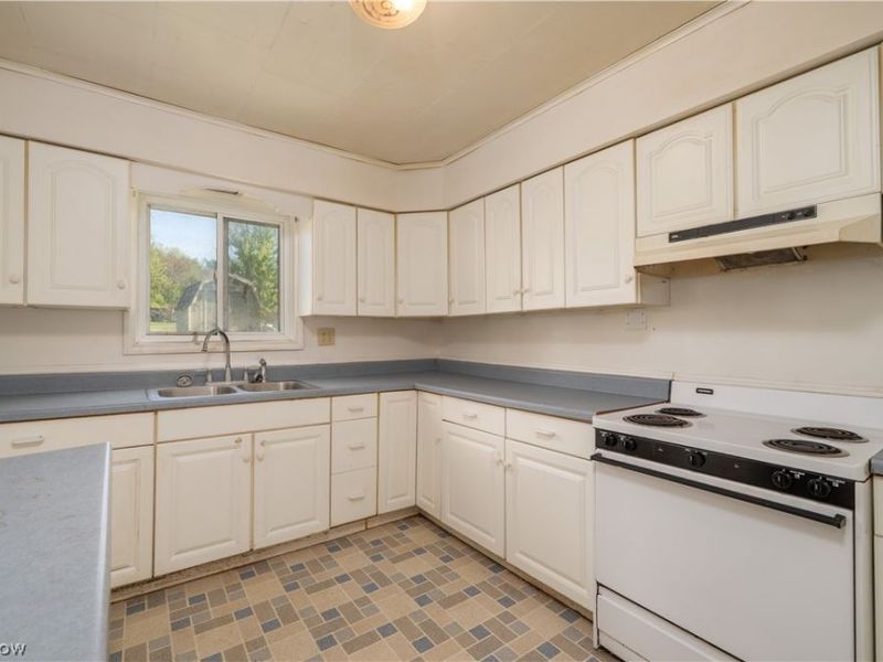 225 W Main Street, Deersville, OH 44693 Photo 8