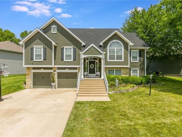 4207 Kensington Drive, St Joseph, MO 64506