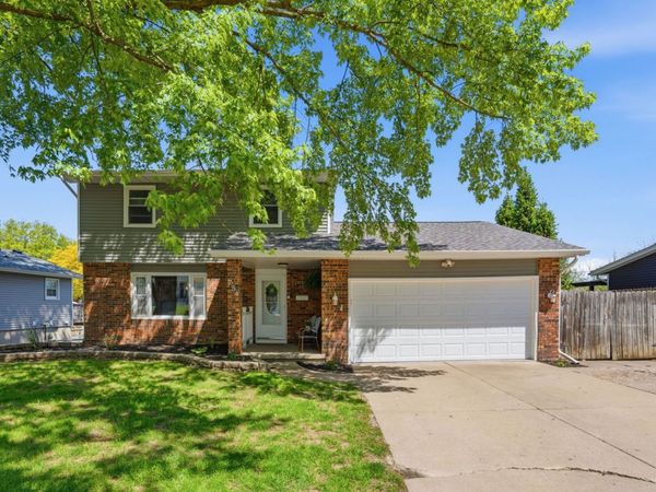 754 COLONY Drive, Davenport, IA 52806