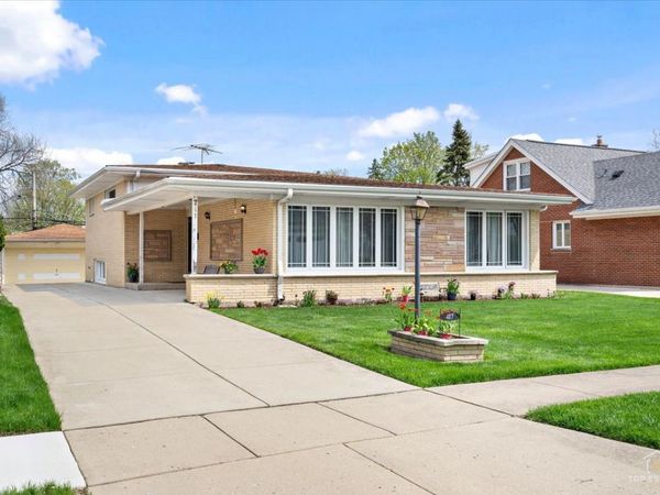 417 N Prospect Manor Avenue , Mount Prospect, IL 60056