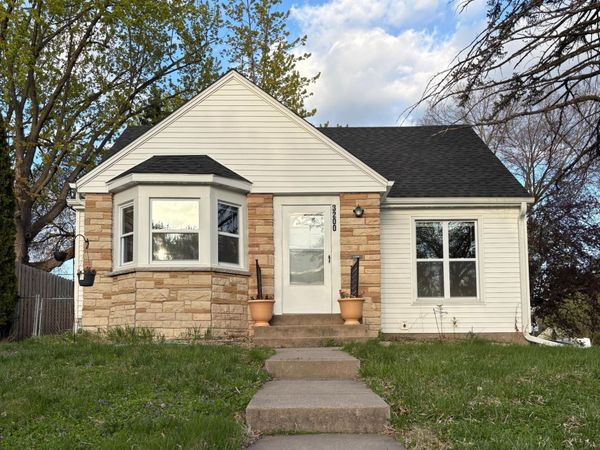 3200 Ewing Avenue N, Robbinsdale, MN 55422