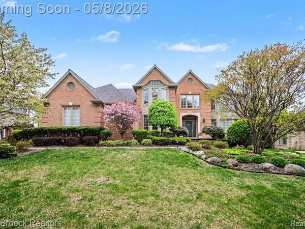 5824 Clearview Drive, Troy, MI 48098
