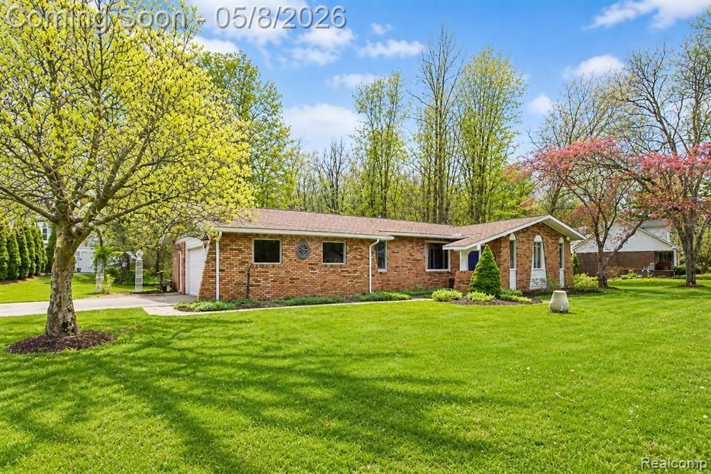 7584 Brookview Court, Genoa Township, MI 48116 Main Photo