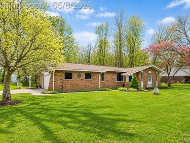 7584 Brookview Court, Genoa Twp, MI 48116