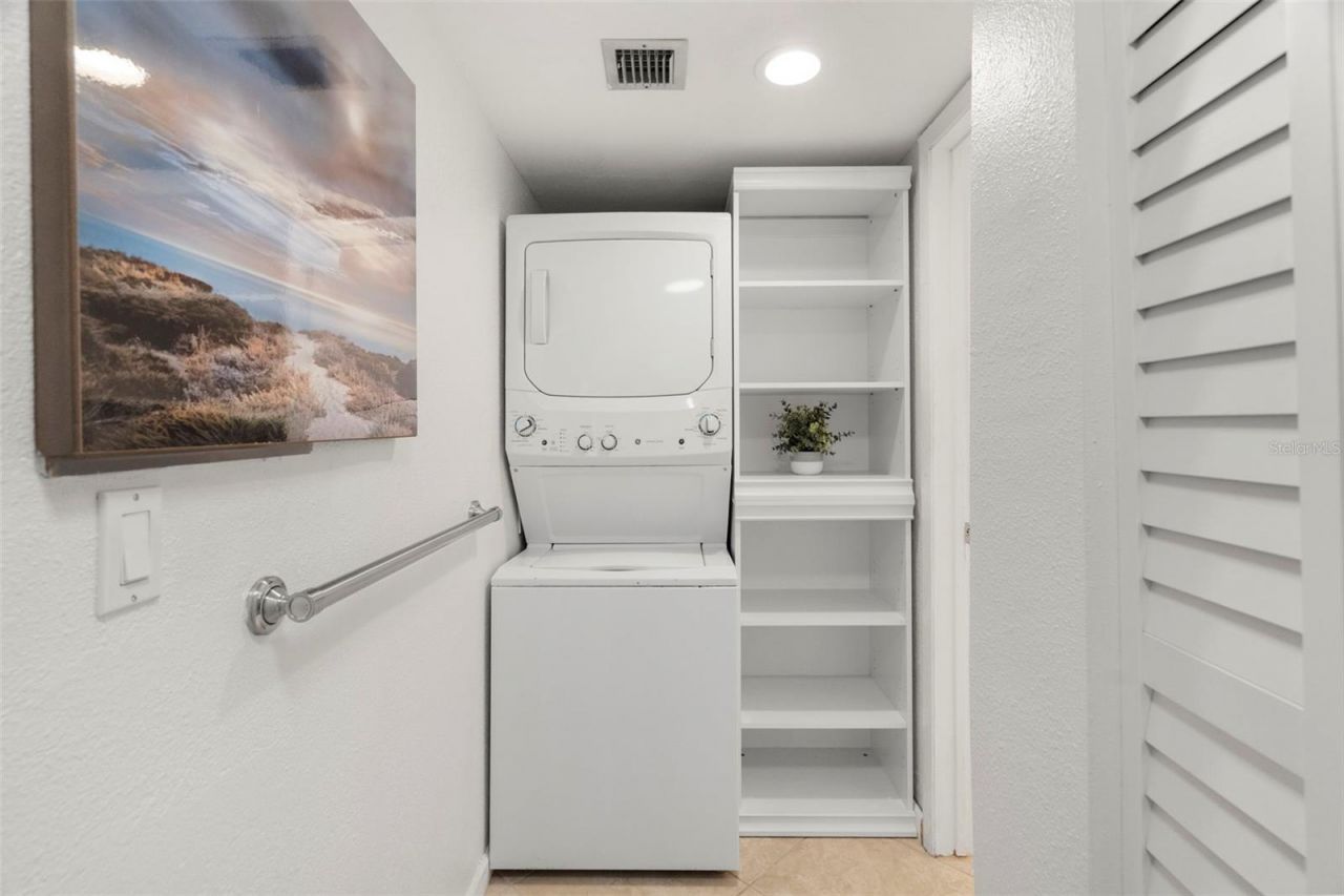 657 99th Avenue N, Unit 101, Saint Petersburg, FL 33702 Photo
