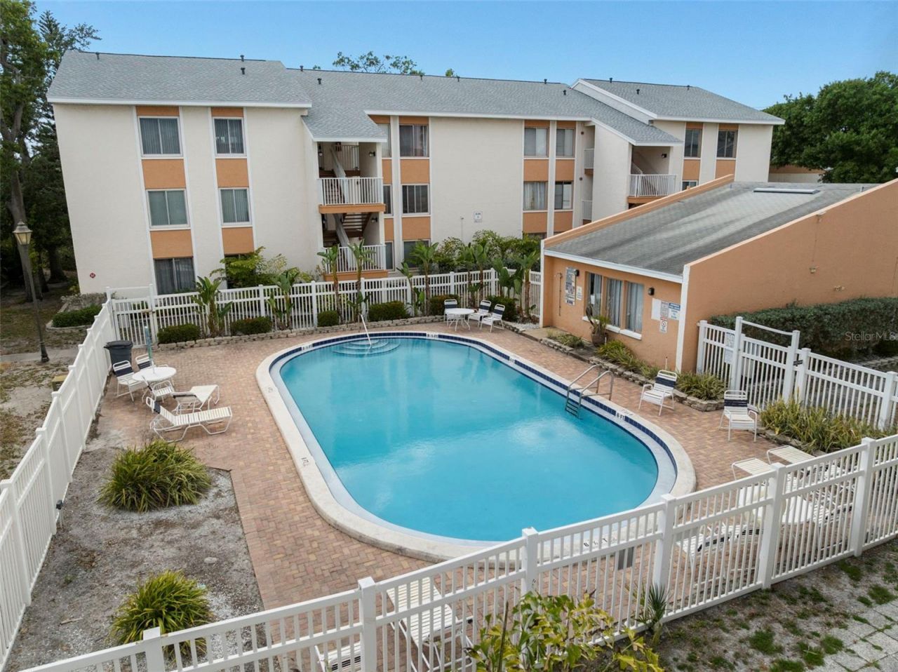 657 99th Avenue N, Unit 101, Saint Petersburg, FL 33702 Photo