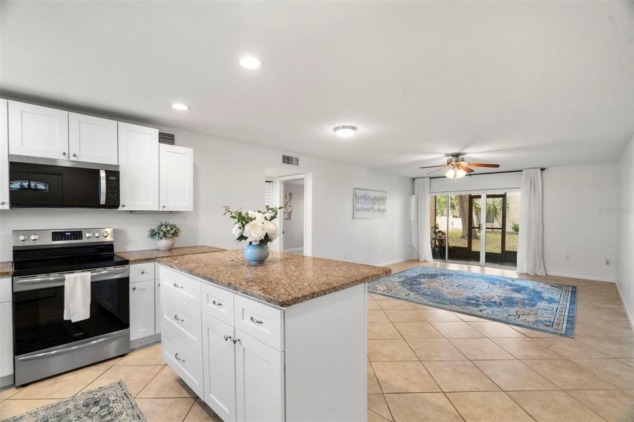 657 99th Avenue N, Unit 101, Saint Petersburg, FL 33702 Photo