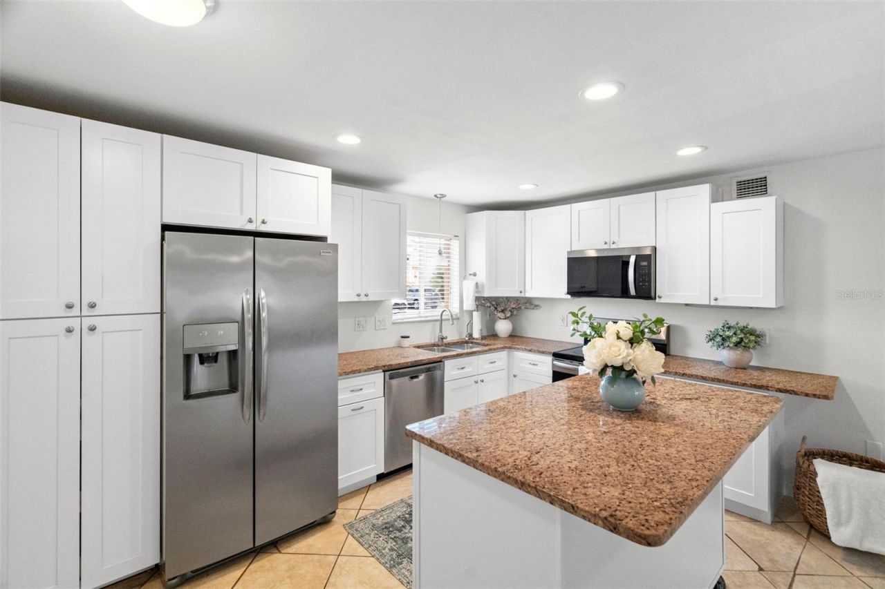 657 99th Avenue N, Unit 101, Saint Petersburg, FL 33702 Photo