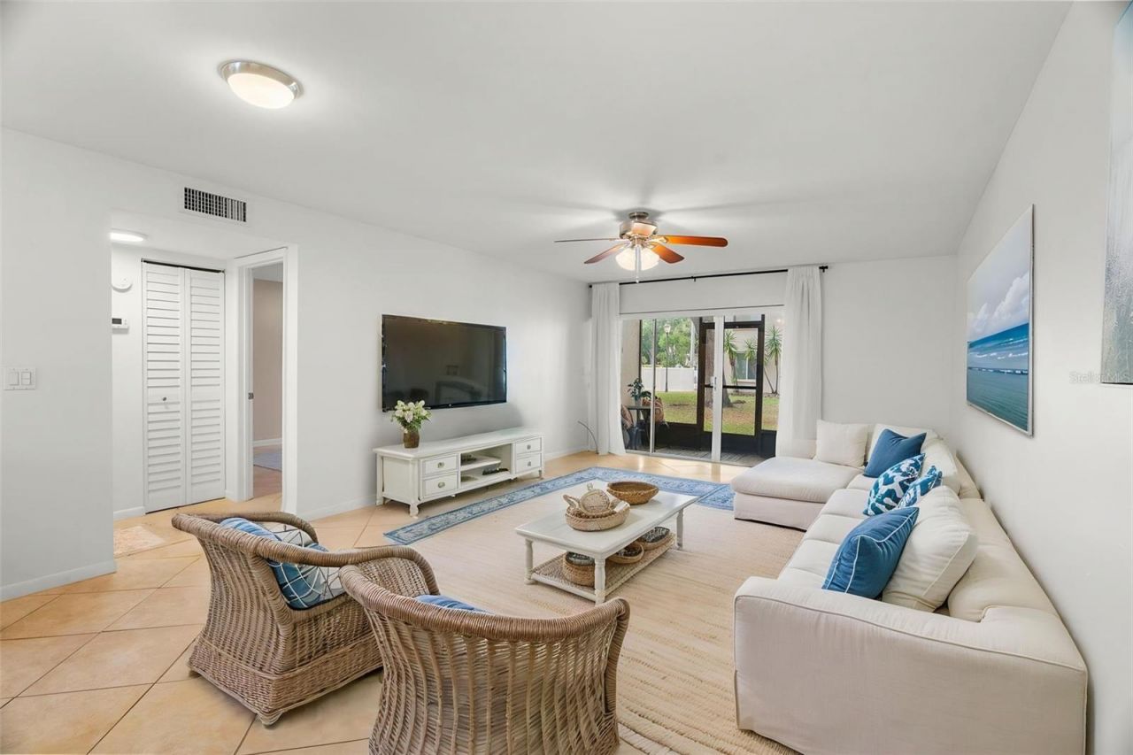657 99th Avenue N, Unit 101, Saint Petersburg, FL 33702 Photo