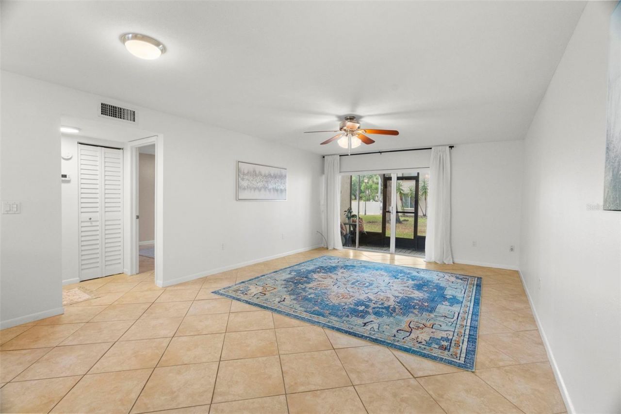 657 99th Avenue N, Unit 101, Saint Petersburg, FL 33702 Photo