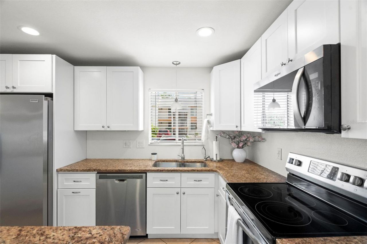 657 99th Avenue N, Unit 101, Saint Petersburg, FL 33702 Photo
