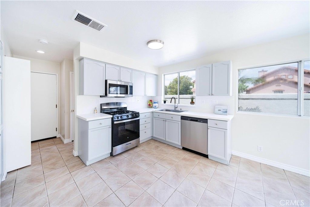 877 Willowcreek, Corona, CA 92878 Main Photo