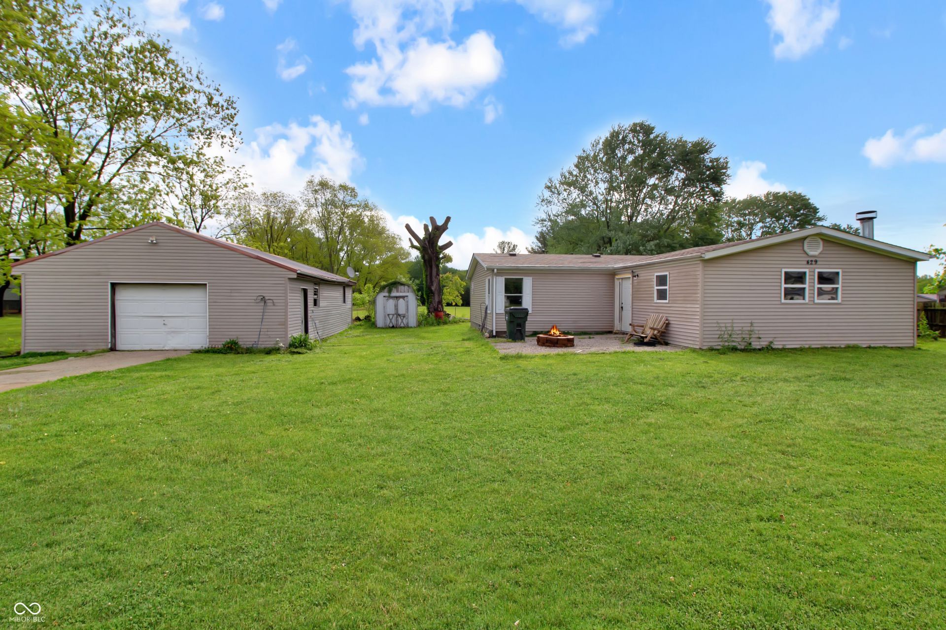 429 E Walnut Street, Brownstown, IN 47220 Main Photo