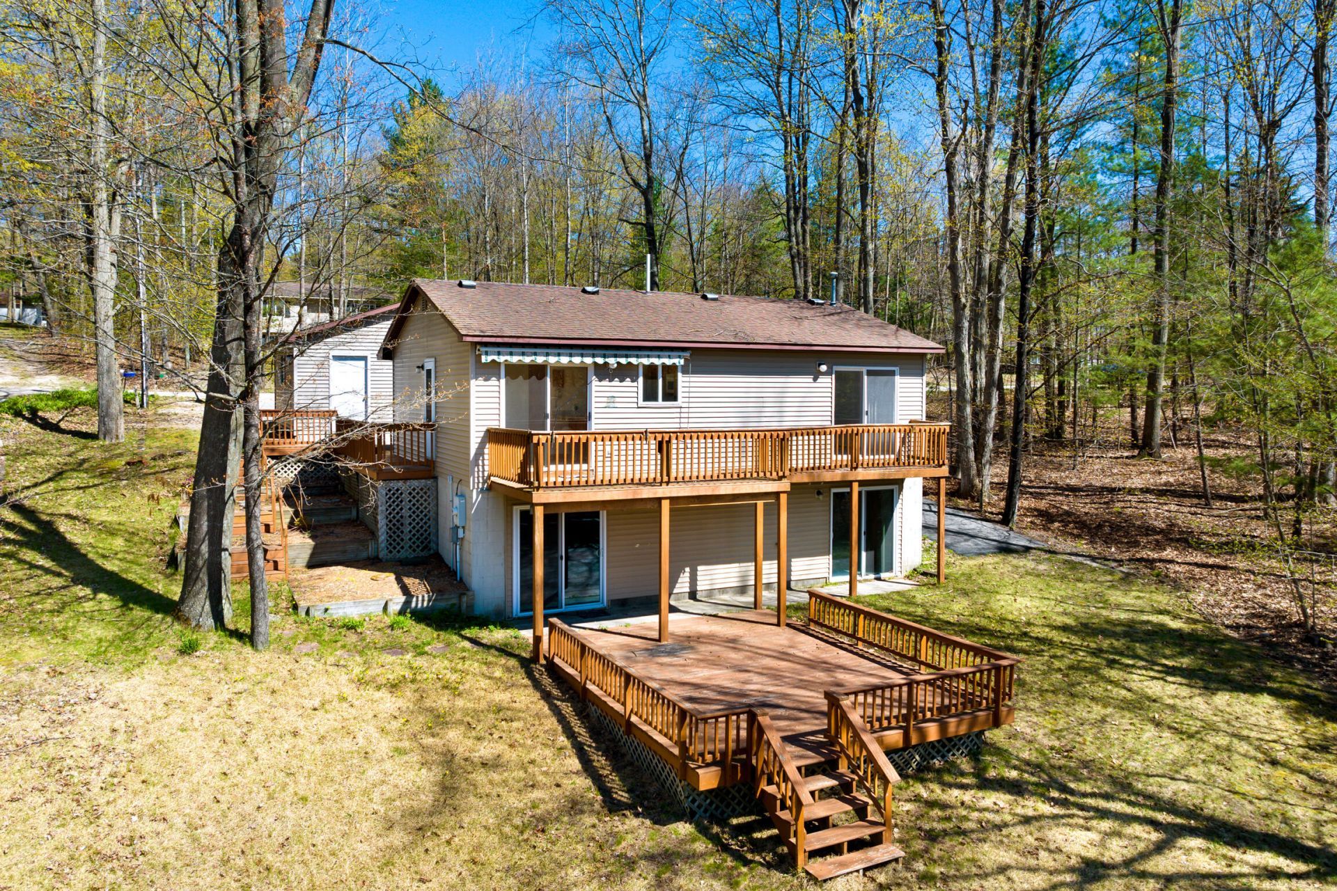 18851 Lakewood Circle, Lake Ann, MI 49650 Main Photo