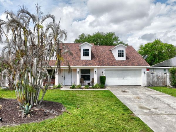 2392 SE Berkshire Boulevard SE, Port St. Lucie, FL 34952