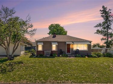 401 Maple Avenue, Smithville, MO 64089