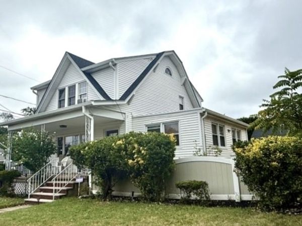 10 Berdan Ave, Fair Lawn, NJ 07410