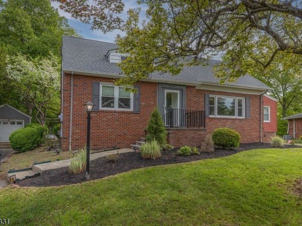 14 Meadowbrook Ln, Piscataway, NJ 08854