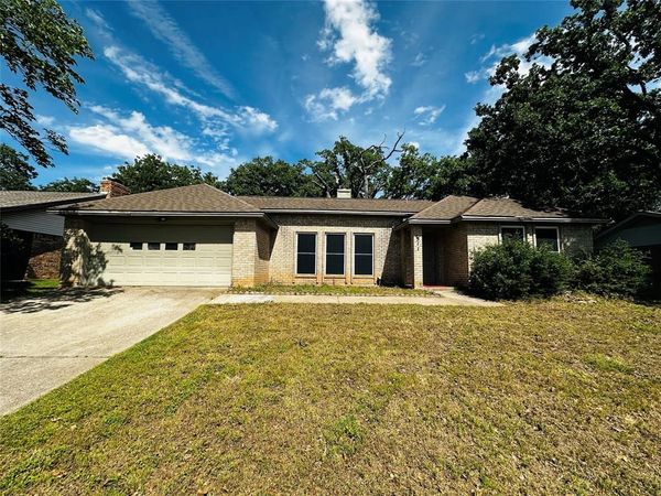 2511 Tanglewood Drive, Grapevine, TX 76051