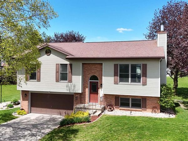 516 Mohawk Trail, Deforest, WI 53532