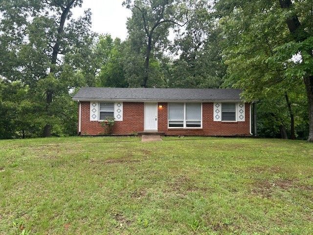 108 Meadowbrook Dr, Clarksville, TN 37042 Main Photo