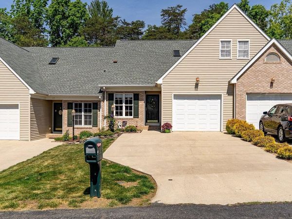 43 HICKORY NUT LN, STAUNTON, VA 24401